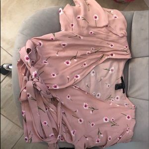 F21 wrap floral top✨